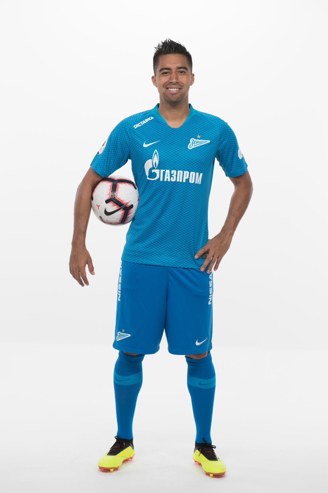 Фотосессия футболистов и тренеров основного состава ФК «Зенит» сезона 2018/19