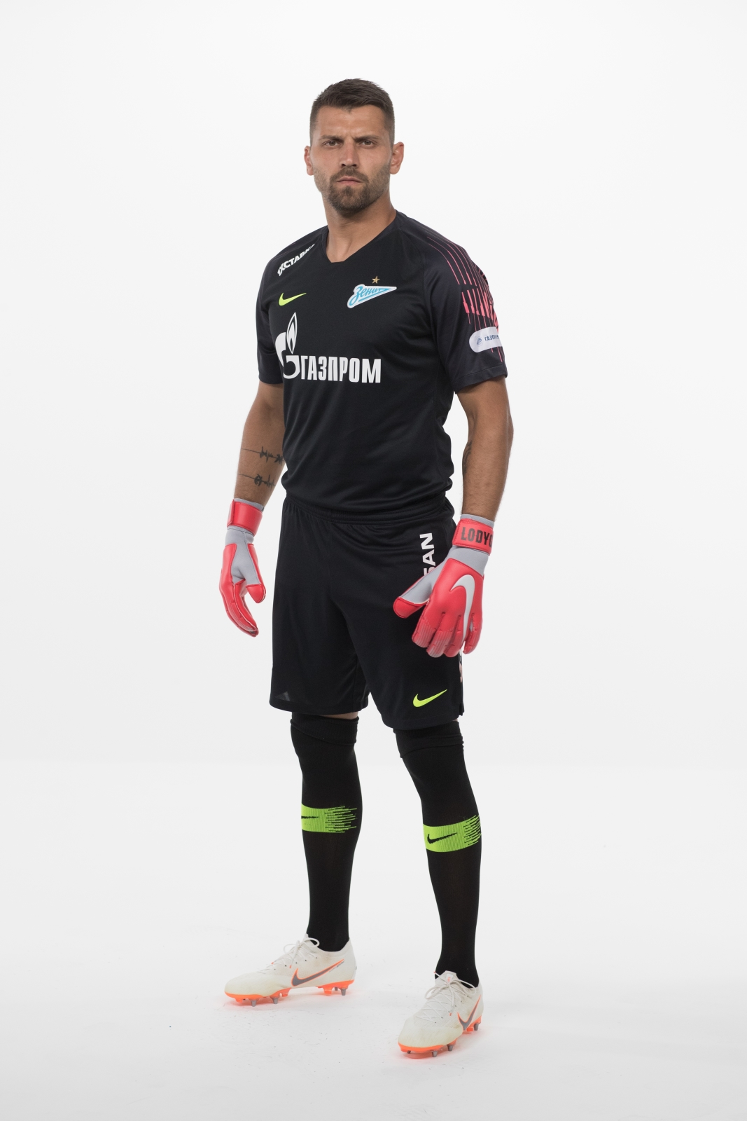 Фотосессия футболистов и тренеров основного состава ФК «Зенит» сезона 2018/19