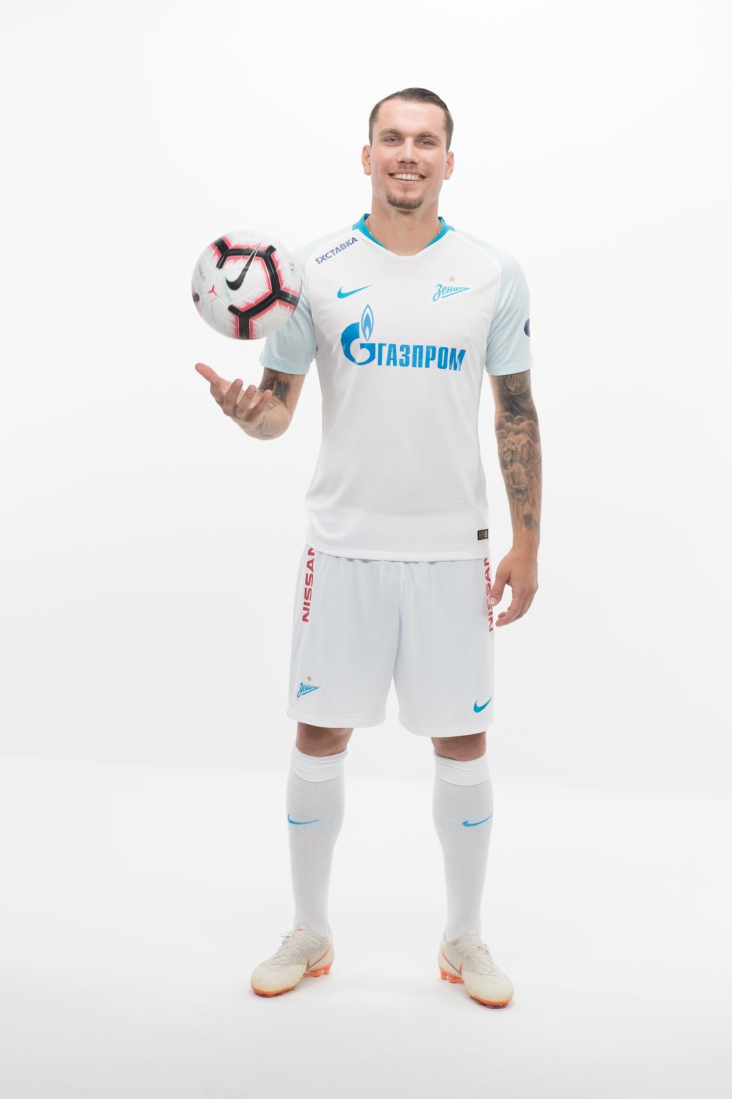 Фотосессия футболистов и тренеров основного состава ФК «Зенит» сезона 2018/19