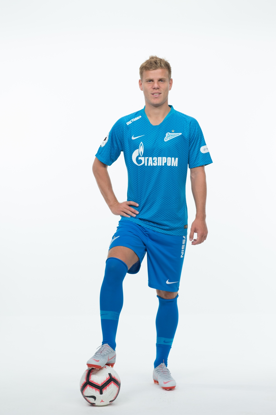 Фотосессия футболистов и тренеров основного состава ФК «Зенит» сезона 2018/19