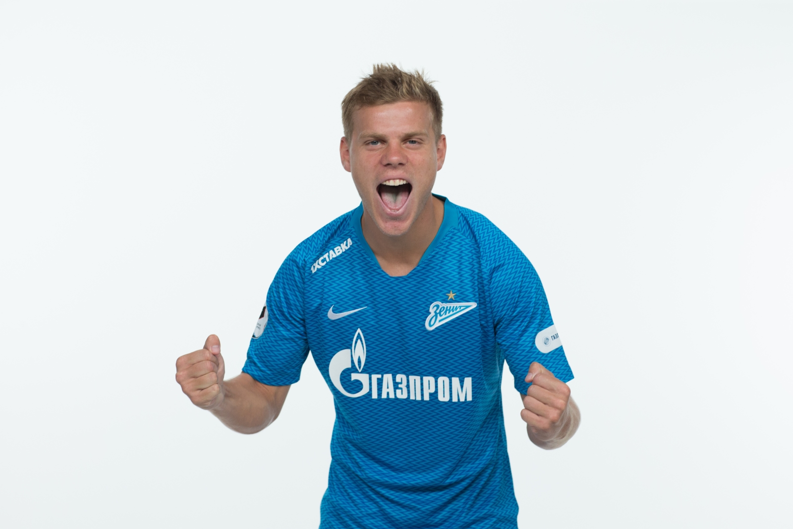 Фотосессия футболистов и тренеров основного состава ФК «Зенит» сезона 2018/19