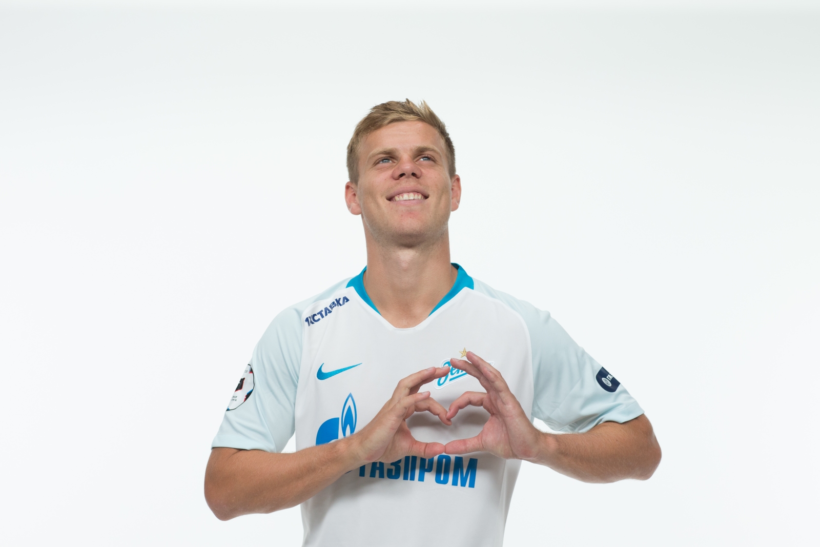 Фотосессия футболистов и тренеров основного состава ФК «Зенит» сезона 2018/19