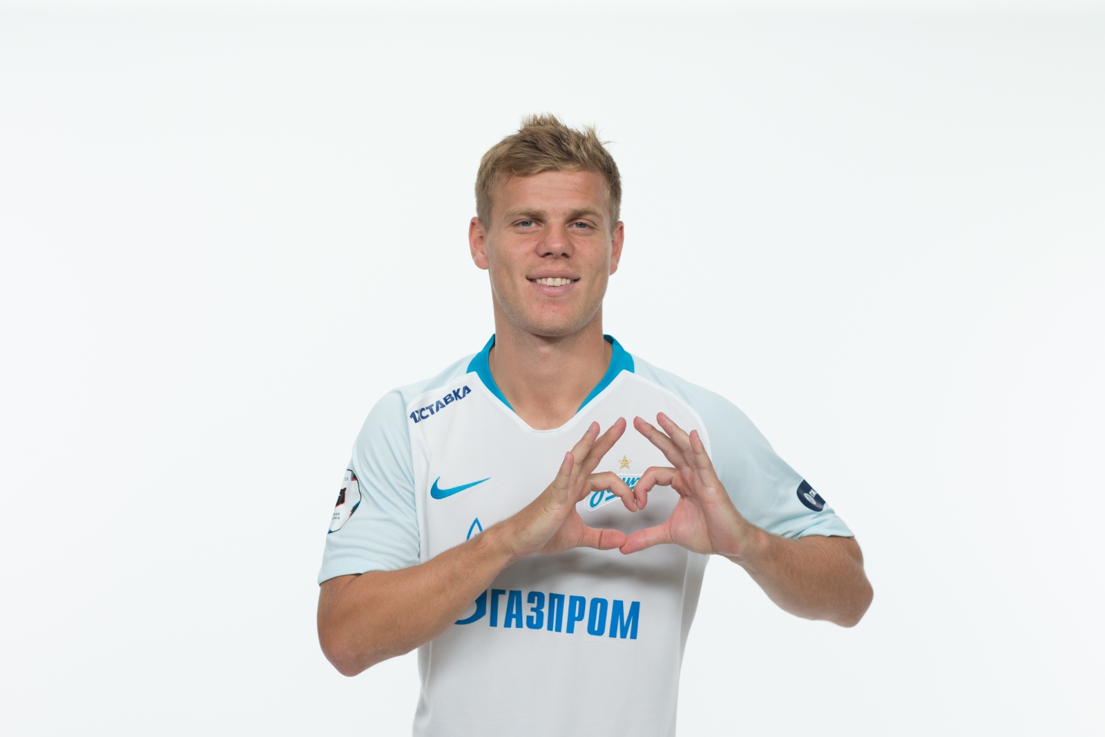 Фотосессия футболистов и тренеров основного состава ФК «Зенит» сезона 2018/19