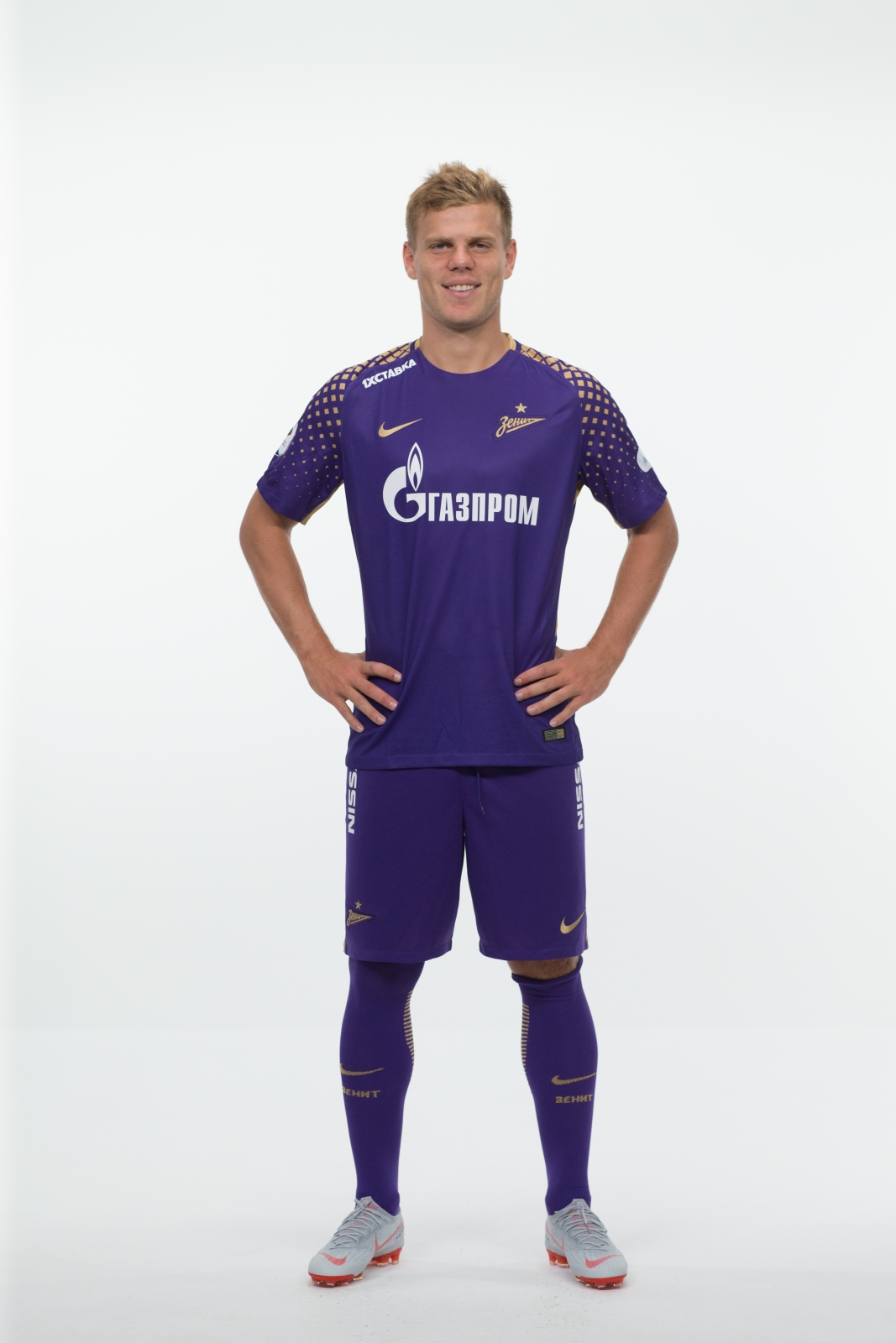 Фотосессия футболистов и тренеров основного состава ФК «Зенит» сезона 2018/19