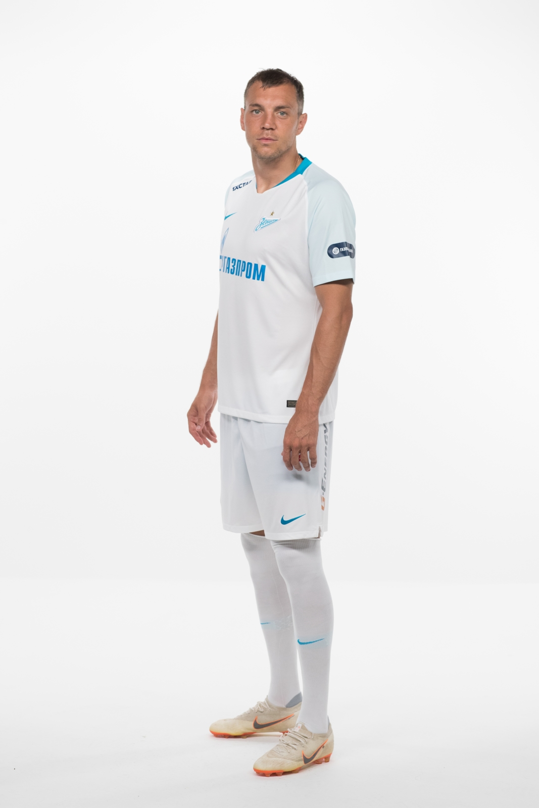 Фотосессия футболистов и тренеров основного состава ФК «Зенит» сезона 2018/19