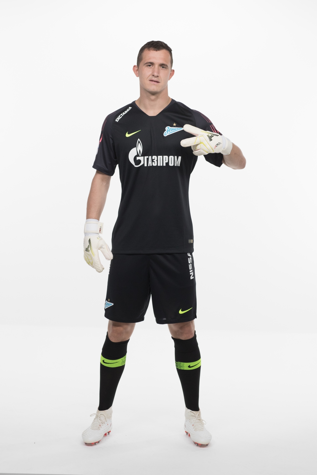 Фотосессия футболистов и тренеров основного состава ФК «Зенит» сезона 2018/19