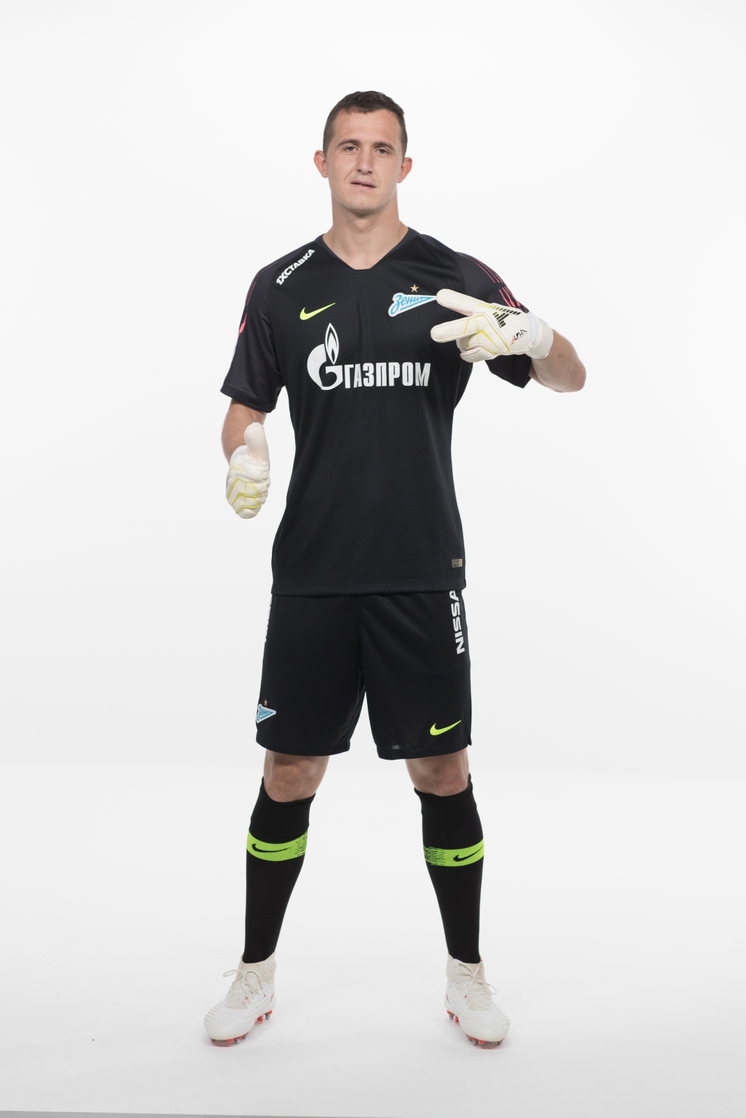 Фотосессия футболистов и тренеров основного состава ФК «Зенит» сезона 2018/19