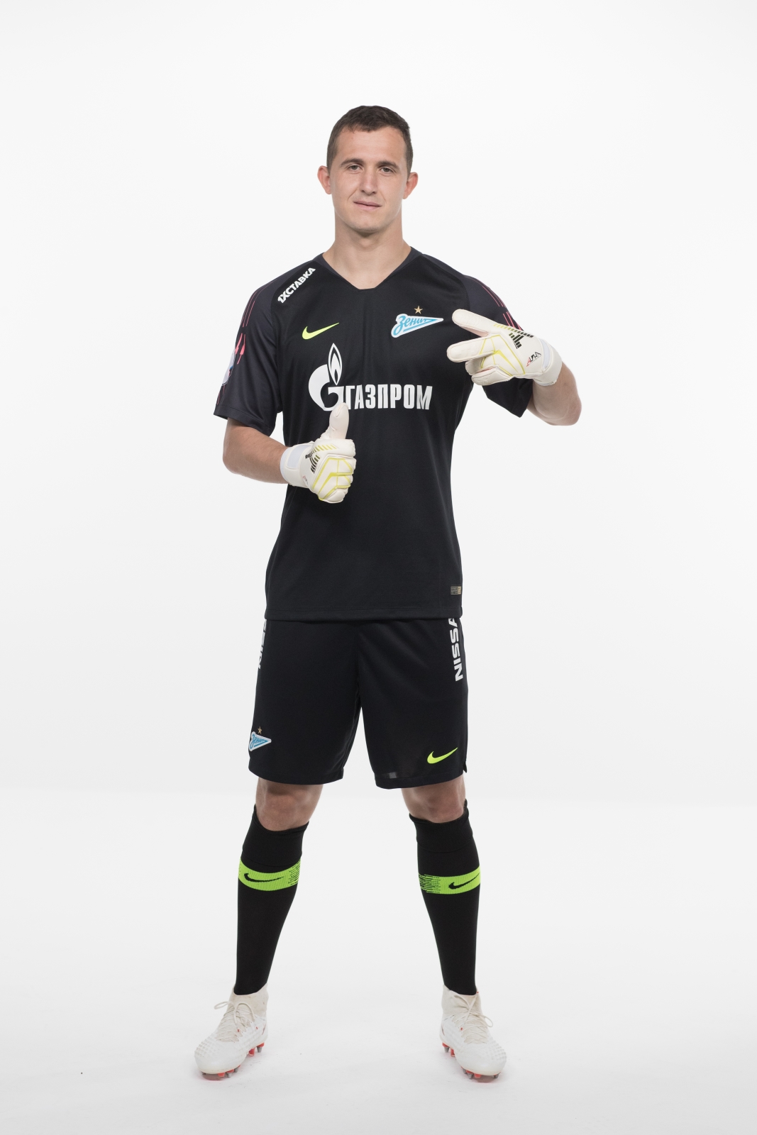 Фотосессия футболистов и тренеров основного состава ФК «Зенит» сезона 2018/19