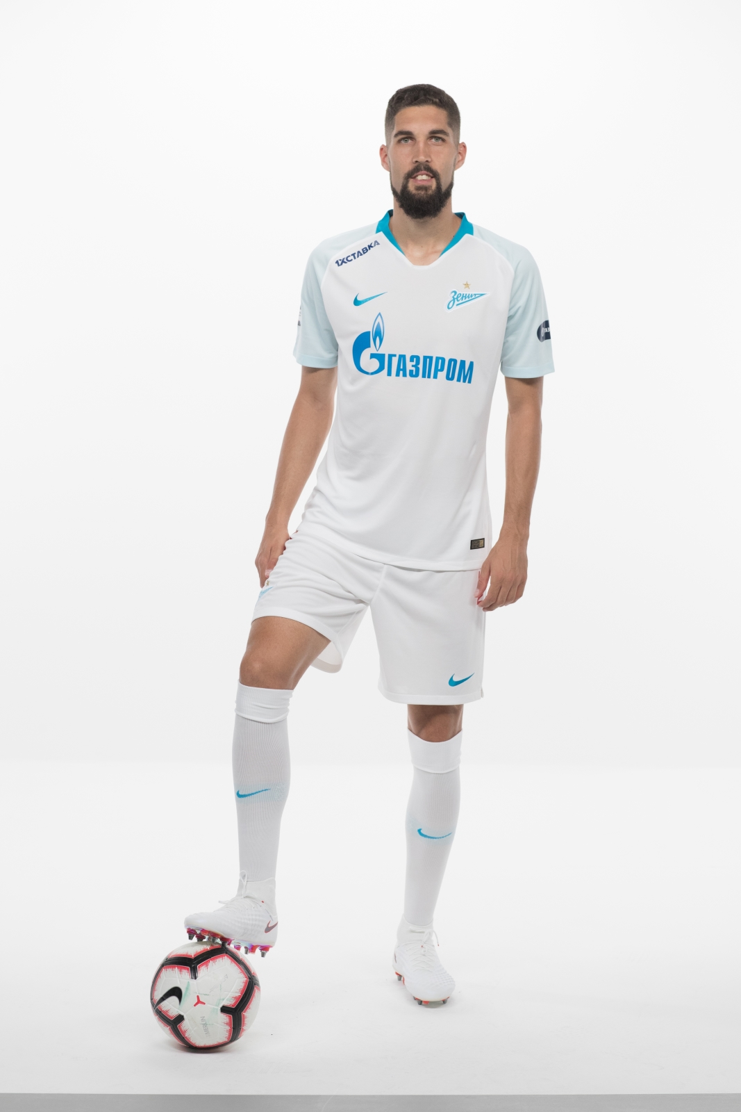 Фотосессия футболистов и тренеров основного состава ФК «Зенит» сезона 2018/19