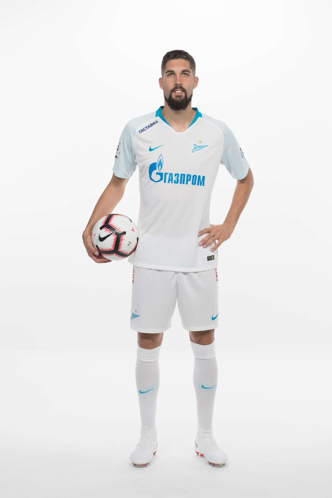 Фотосессия футболистов и тренеров основного состава ФК «Зенит» сезона 2018/19