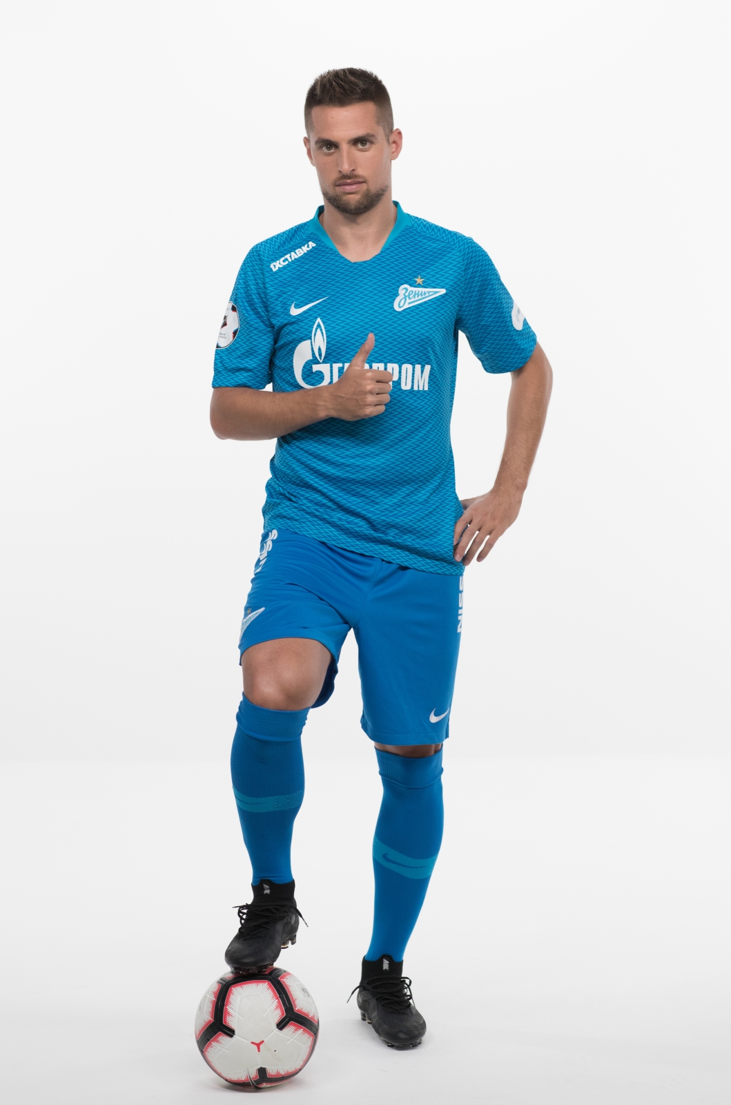 Фотосессия футболистов и тренеров основного состава ФК «Зенит» сезона 2018/19