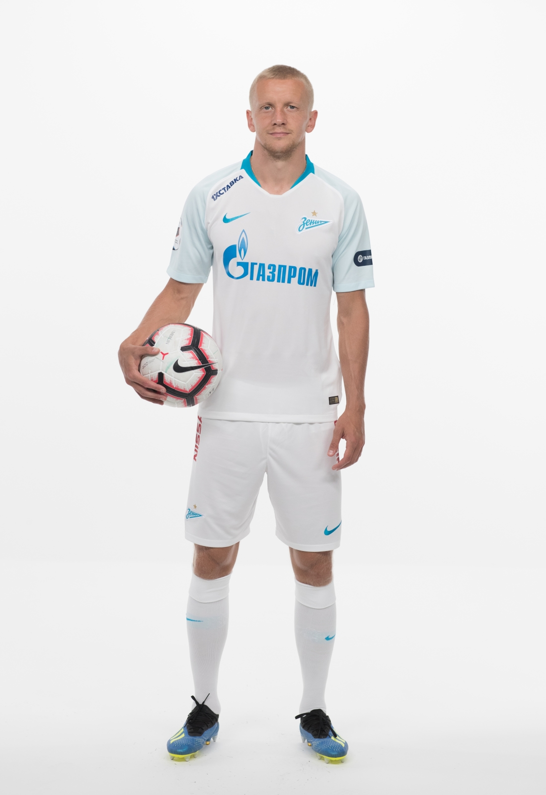 Фотосессия футболистов и тренеров основного состава ФК «Зенит» сезона 2018/19