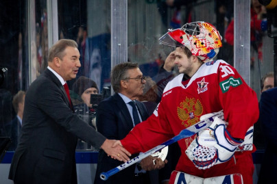 «Газпром Арена» приняла первый хоккейный матч в своей истории