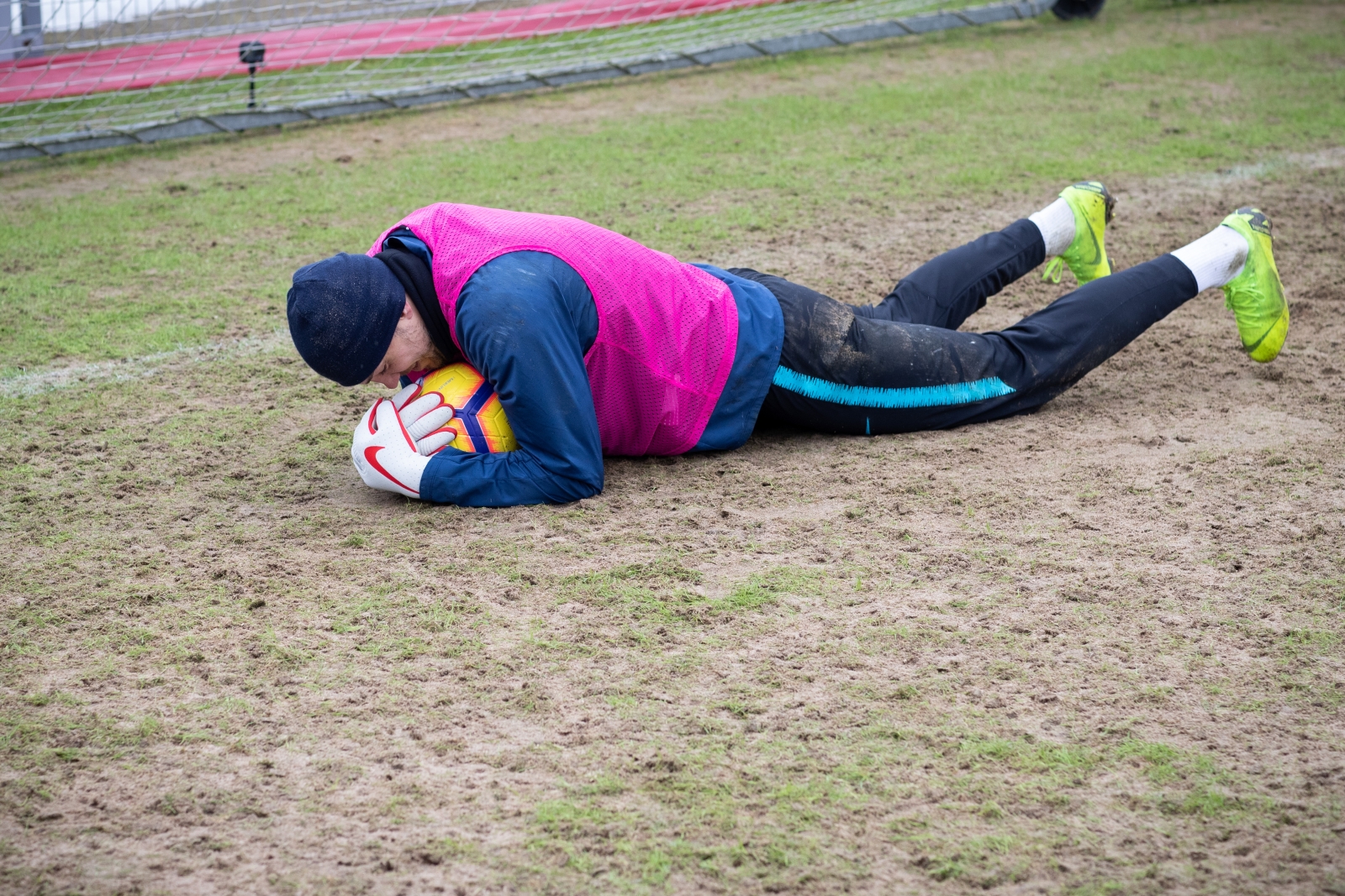 Медведев против Дзюбы: серия пенальти в «Газпром»-тренировочном центре