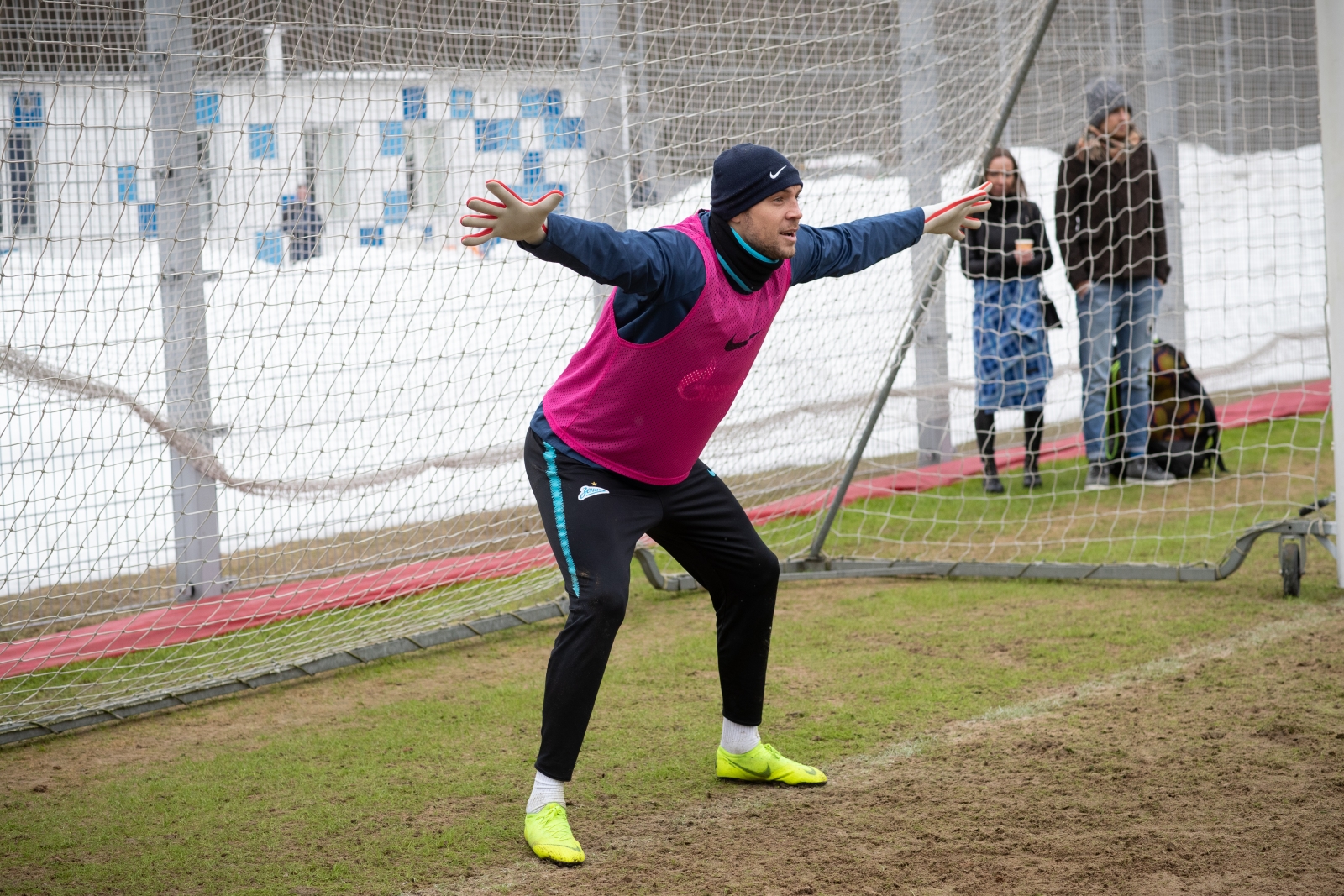 Медведев против Дзюбы: серия пенальти в «Газпром»-тренировочном центре