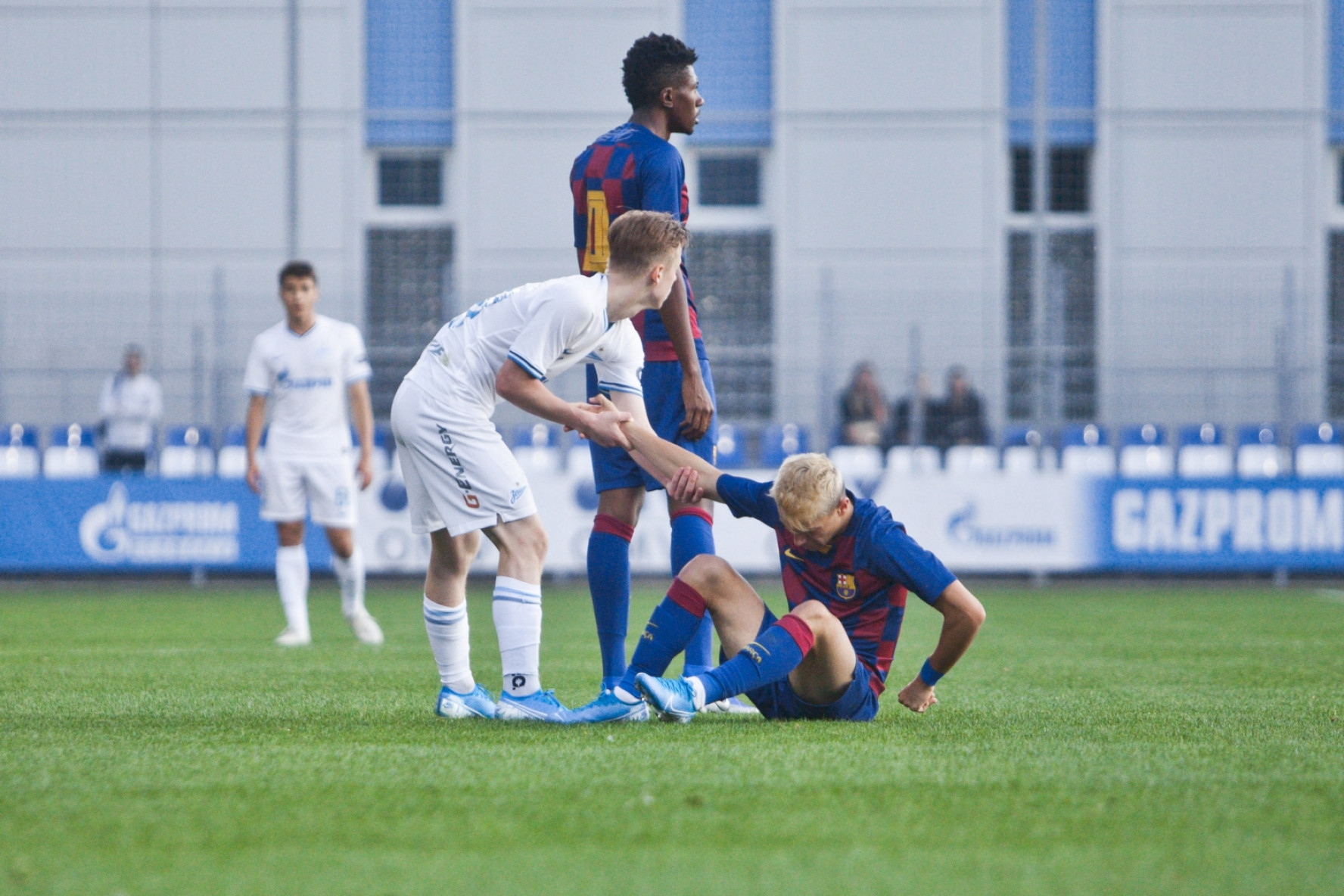 Зенит м Барселона. ФК Калуга Академия стадион. Barcelona FC U 19.