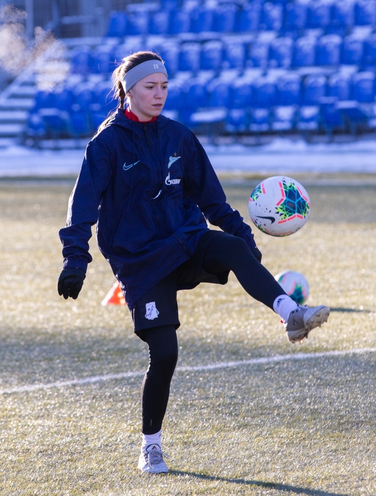 Тренировка женской футбольной команды «Зенит» в Удельном парке