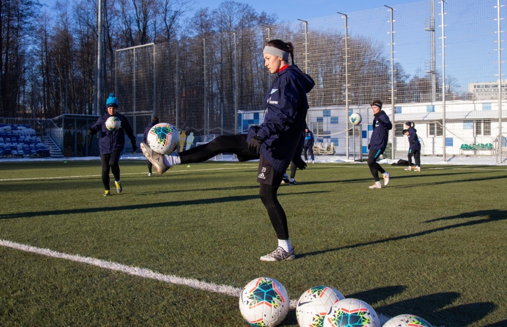 Тренировка женской футбольной команды «Зенит» в Удельном парке