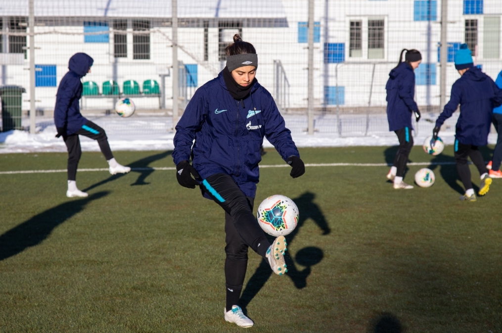 Тренировка женской футбольной команды «Зенит» в Удельном парке