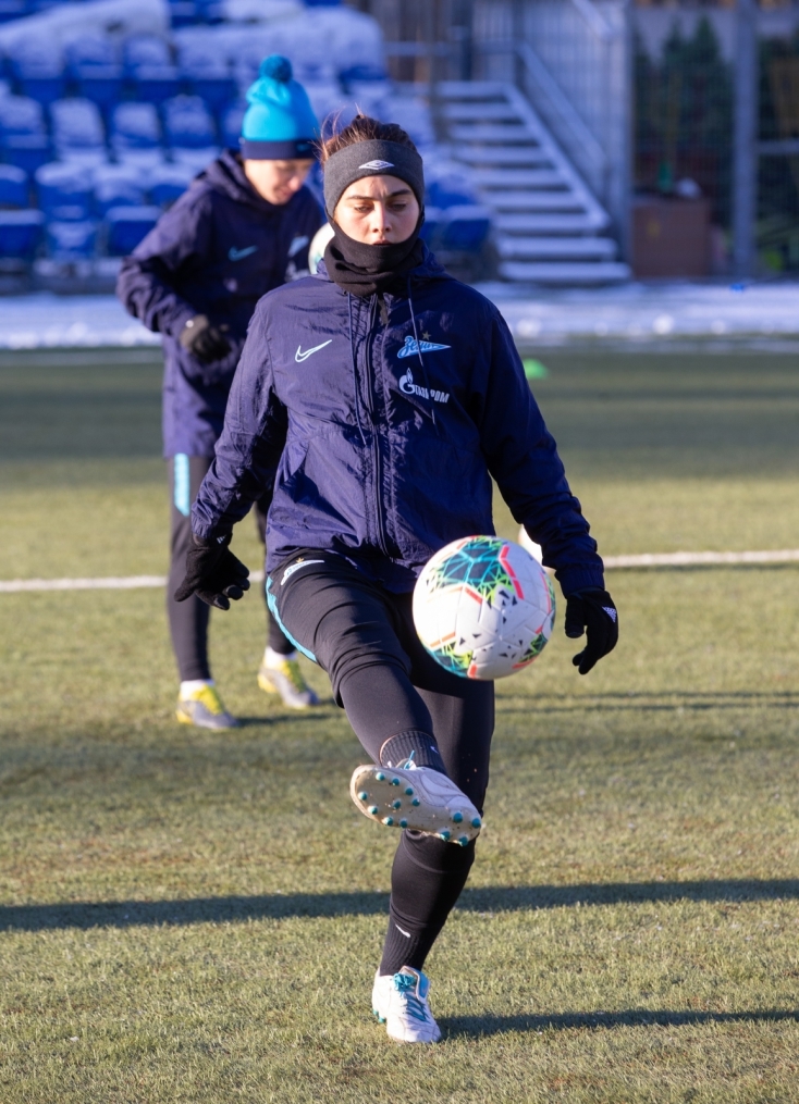 Тренировка женской футбольной команды «Зенит» в Удельном парке