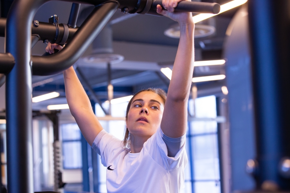 Тренировка женской футбольной команды «Зенит» в Удельном парке