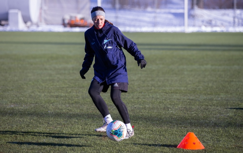 Тренировка женской футбольной команды «Зенит» в Удельном парке