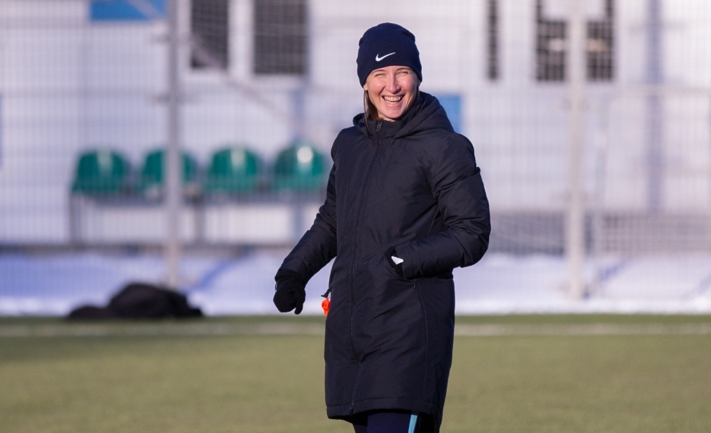 Тренировка женской футбольной команды «Зенит» в Удельном парке