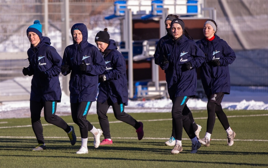 Тренировка женской футбольной команды «Зенит» в Удельном парке