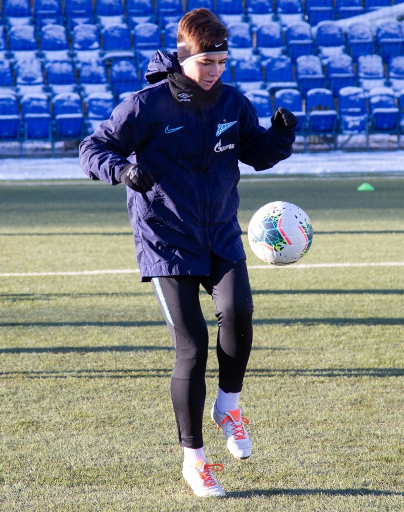 Тренировка женской футбольной команды «Зенит» в Удельном парке