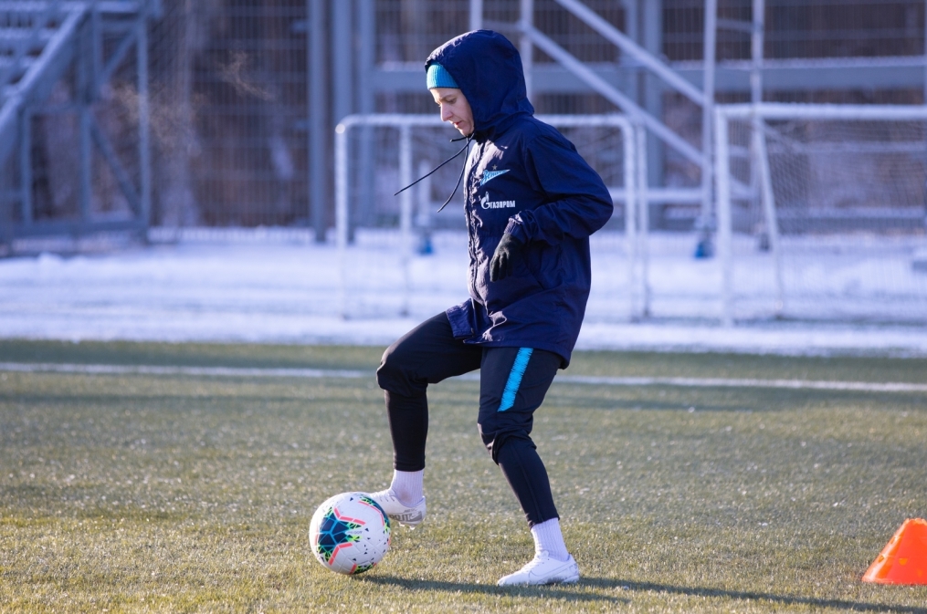 Тренировка женской футбольной команды «Зенит» в Удельном парке