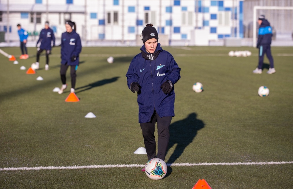 Тренировка женской футбольной команды «Зенит» в Удельном парке