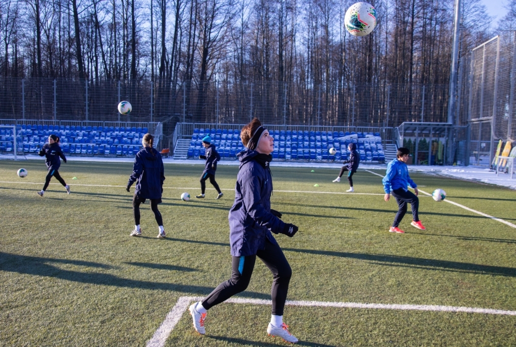 Тренировка женской футбольной команды «Зенит» в Удельном парке