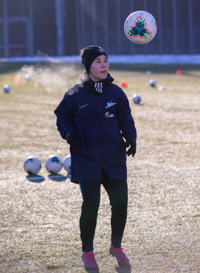 Тренировка женской футбольной команды «Зенит» в Удельном парке