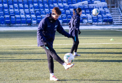 Тренировка женской футбольной команды «Зенит» в Удельном парке