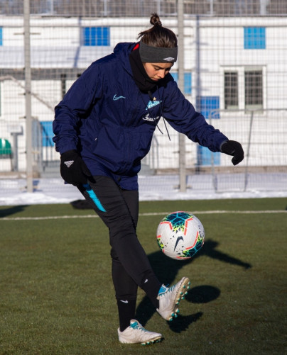 Тренировка женской футбольной команды «Зенит» в Удельном парке