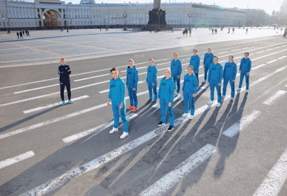 Женская команда «Зенит» на Дворцовой площади