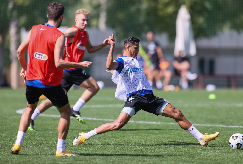 «Газпром»-тренировочные сборы «Зенита» в Дубае: 22 января, утренняя тренировка