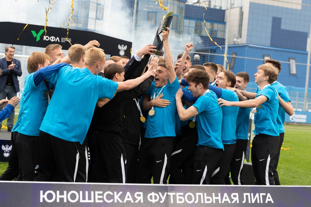 Награждение команд ЮФЛ на матче «Зенит»-м — «Краснодар»-м