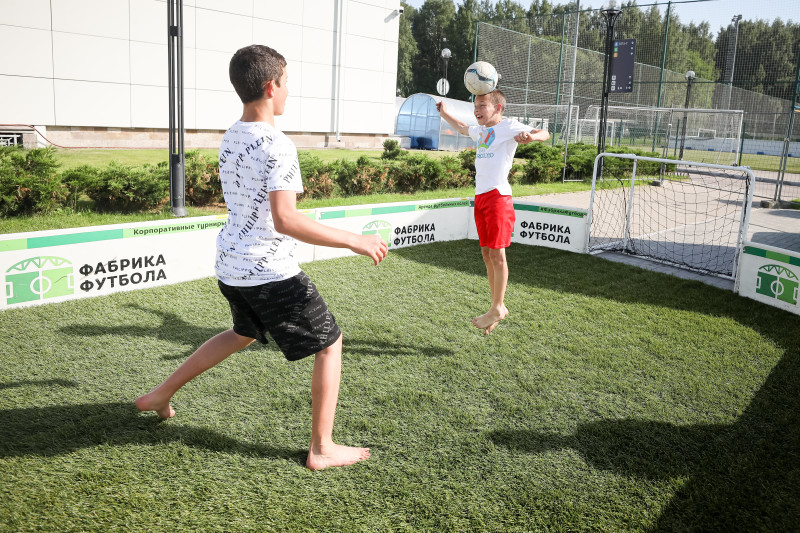 «Фан-Променад» на стадионе «Смена» перед матчем женской команды