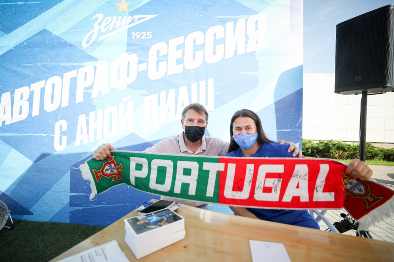 «Фан-Променад» на стадионе «Смена» перед матчем женской команды