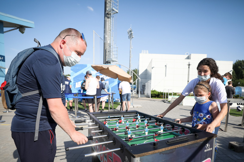 «Фан-Променад» на стадионе «Смена» перед матчем женской команды
