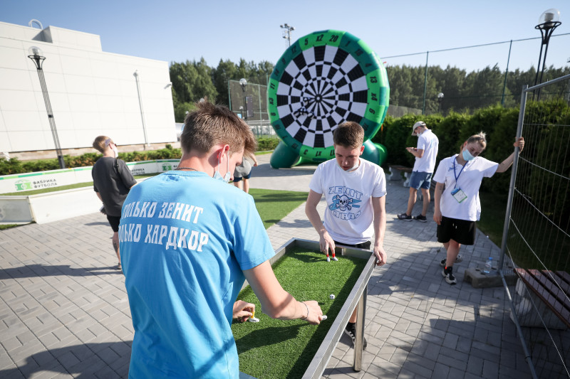 «Фан-Променад» на стадионе «Смена» перед матчем женской команды