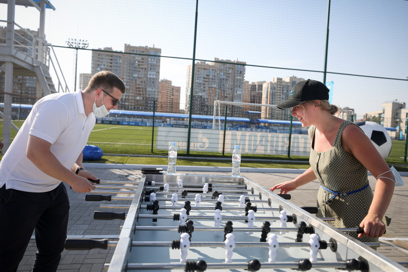 «Фан-Променад» на стадионе «Смена» перед матчем женской команды