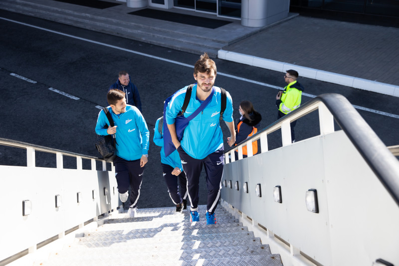 Команда «Зенит» в «Пулково» перед вылетом в Грозный на матч с «Аланией»