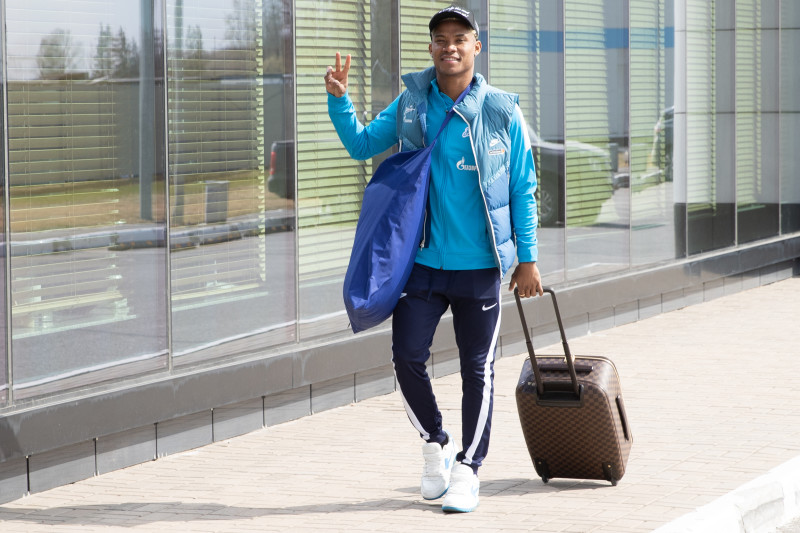 Команда «Зенит» в «Пулково» перед вылетом на матч с «Краснодаром»