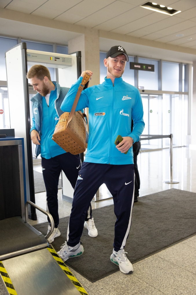 Команда «Зенит» в «Пулково» перед вылетом на матч с «Краснодаром»