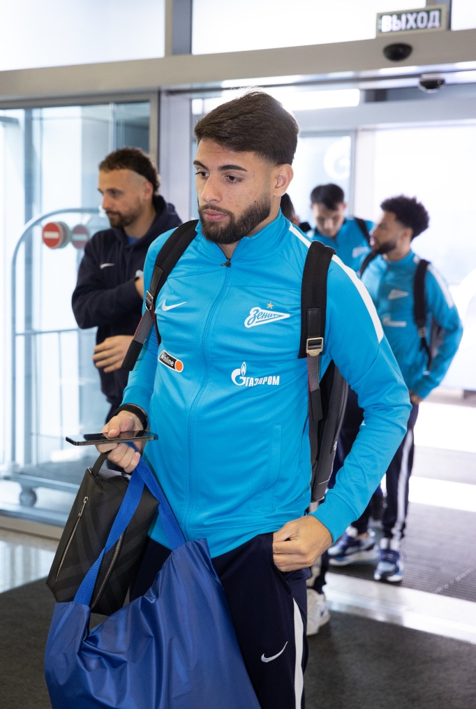 Команда «Зенит» в «Пулково» перед вылетом на матч с «Краснодаром»
