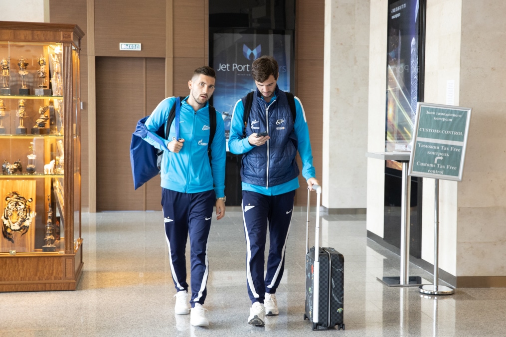 Команда «Зенит» в «Пулково» перед вылетом на матч с «Краснодаром»