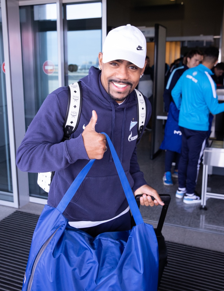 Команда «Зенит» в «Пулково» перед вылетом на матч с «Краснодаром»