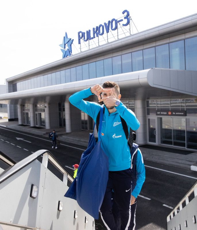 Команда «Зенит» в «Пулково» перед вылетом на матч с «Краснодаром»